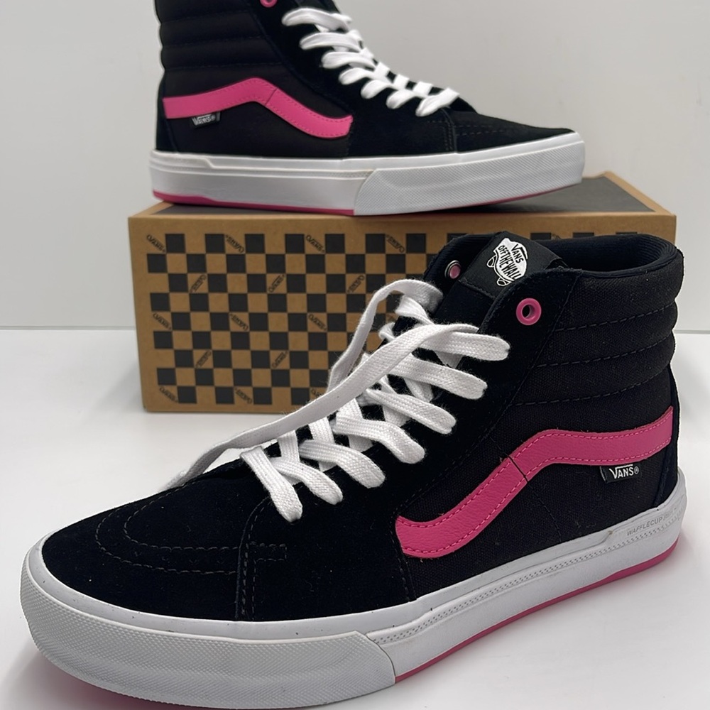 Vans WMNS Bmx Sk8-Hi Black/Magenta
VN0005V0KMN Sneakers - Picture 15 of 16
